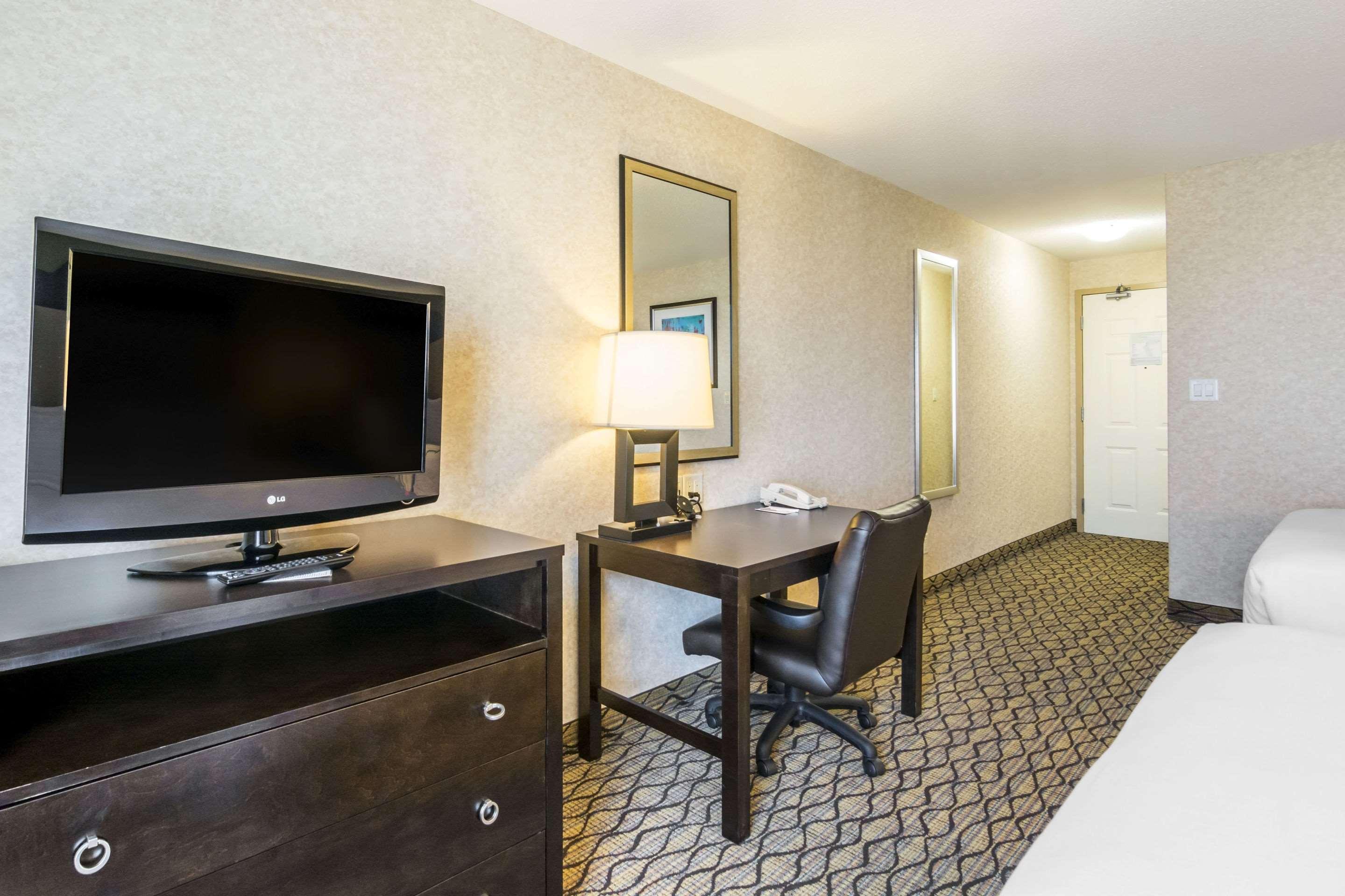 Clarion Hotel & Conference Centre Sherwood Park Exterior foto